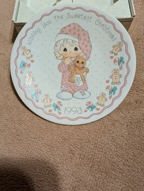 Precious Moments 'Wishing You the Sweetest Christmas' 1993 Mini Plate With Stand